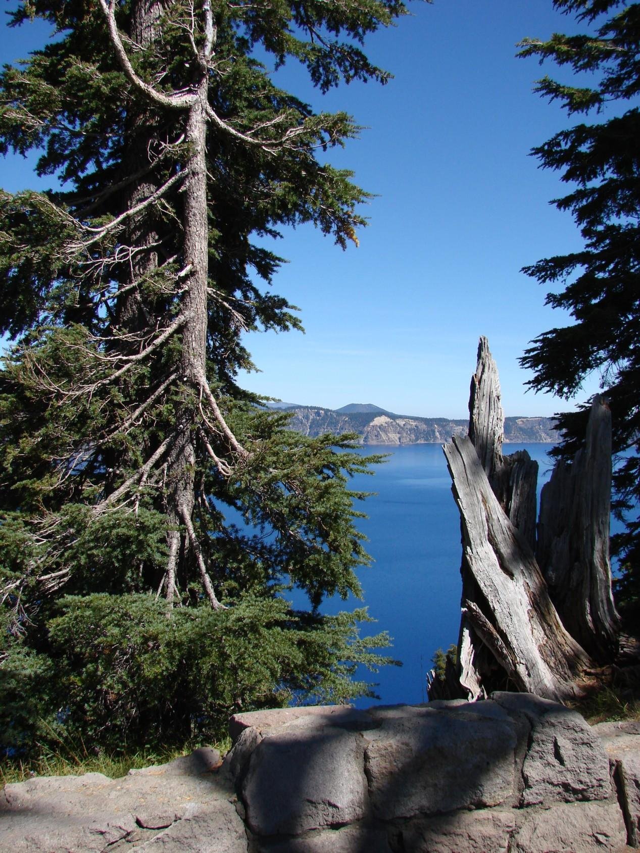 crater lake national park northern lights